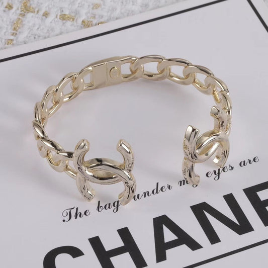 Nouveau bracelet logo semi-fermé