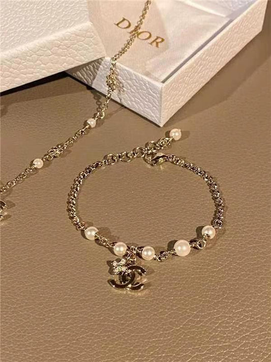 New pearl logo pendant bracelet