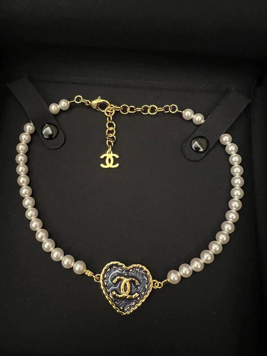 Nouveau collier de perles avec pendentif en forme de cœur bleu