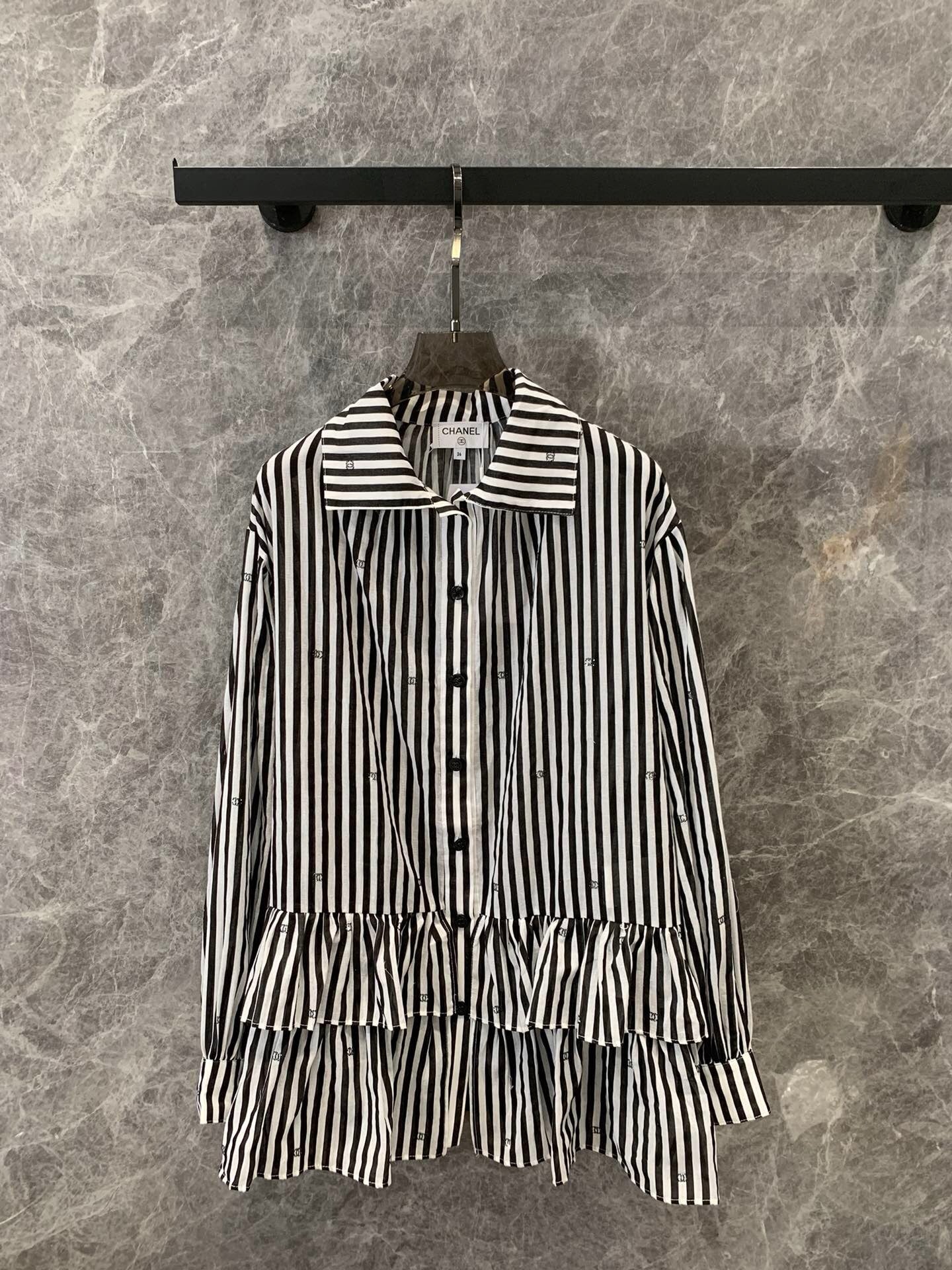 Gestreiftes Kuchenkleid