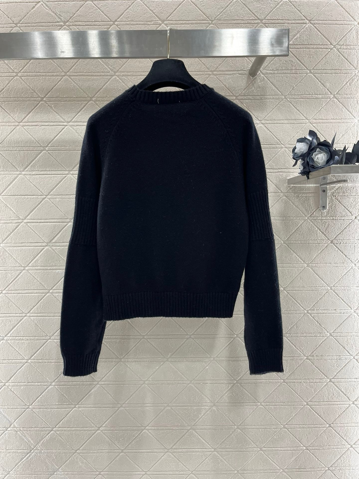 Pullover im schlichten Stil