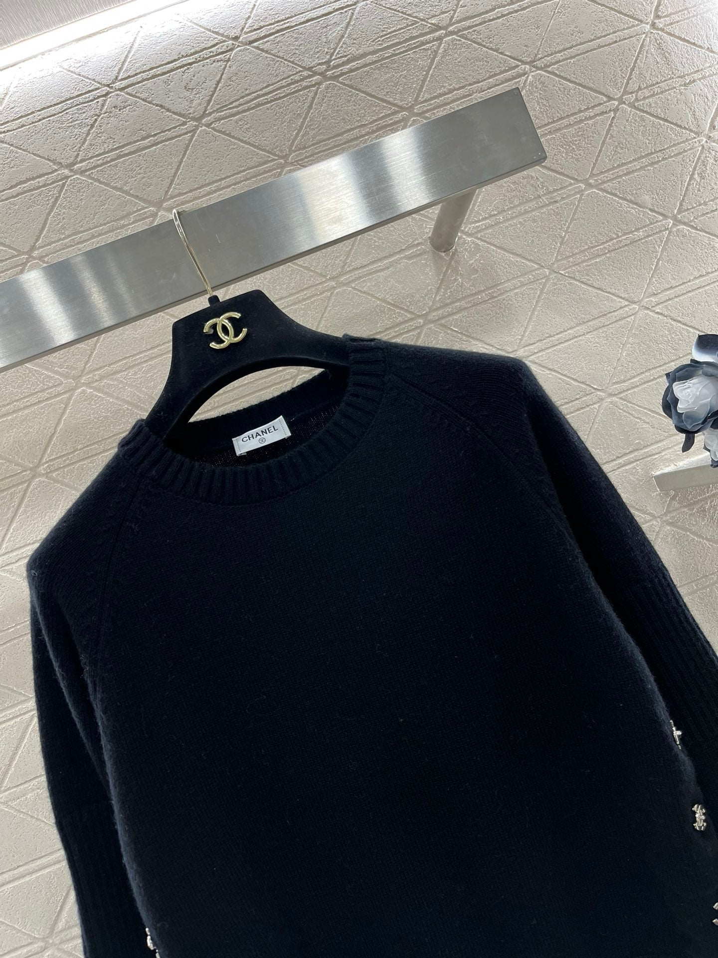 Pullover im schlichten Stil