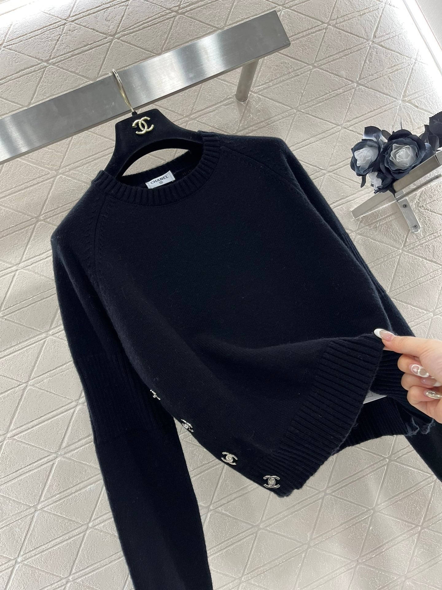 Pullover im schlichten Stil