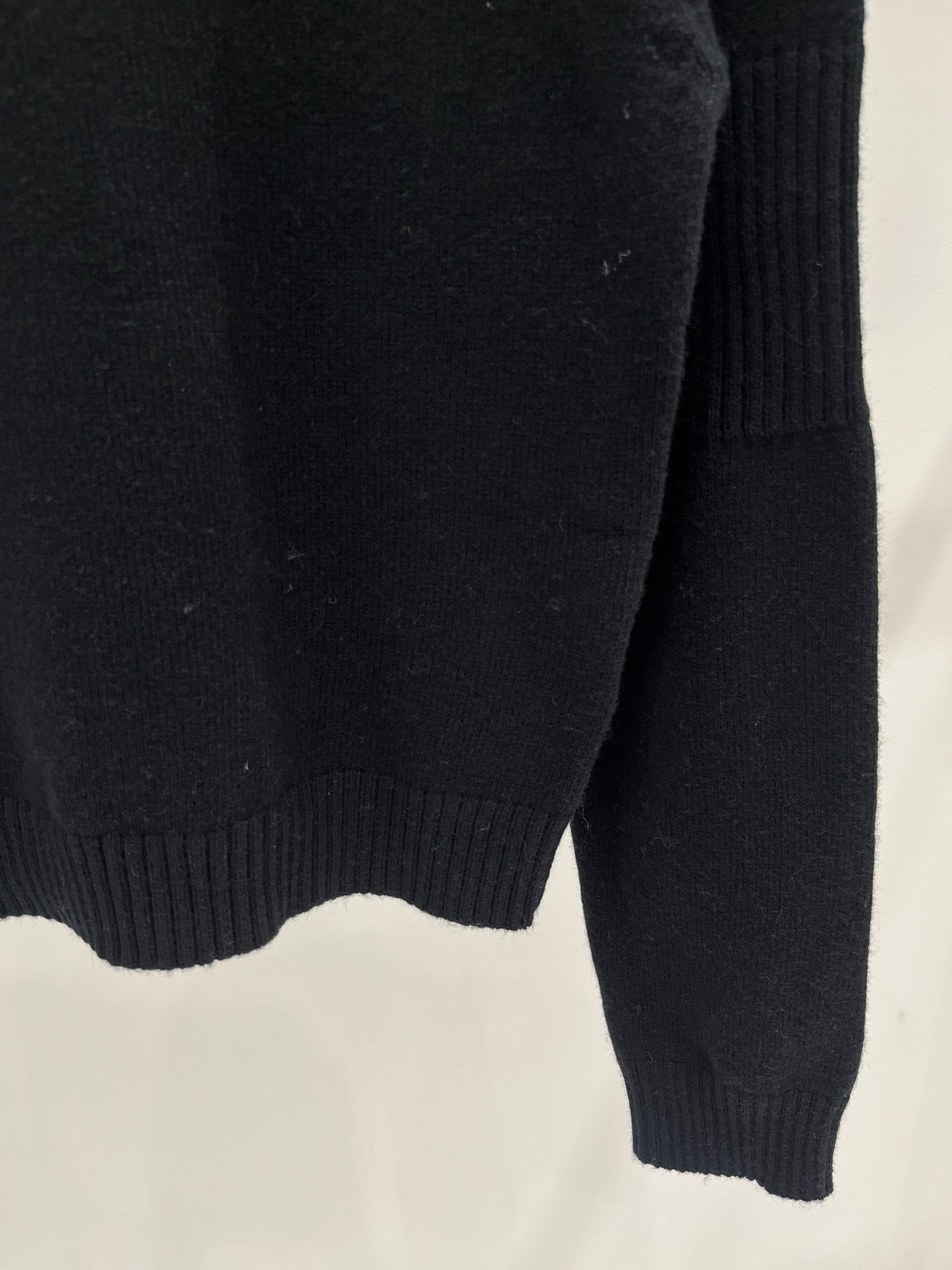 Pullover im schlichten Stil