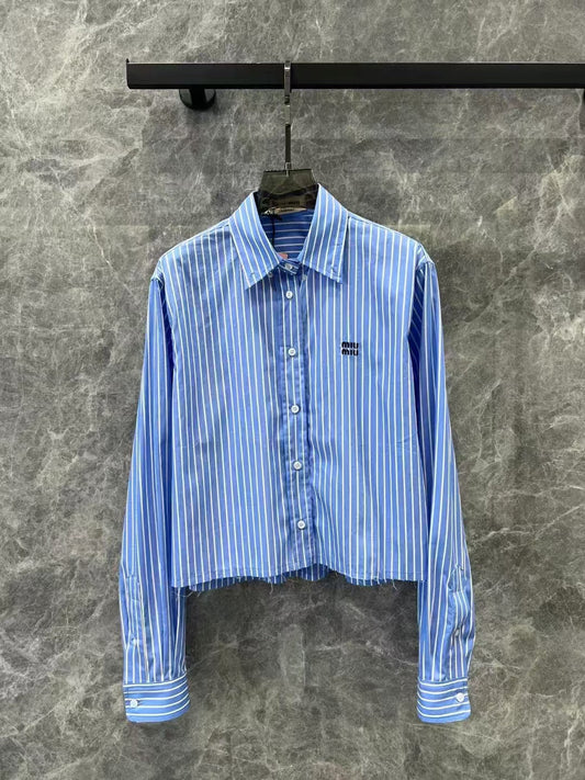 Neues gestreiftes Logo-Shirt