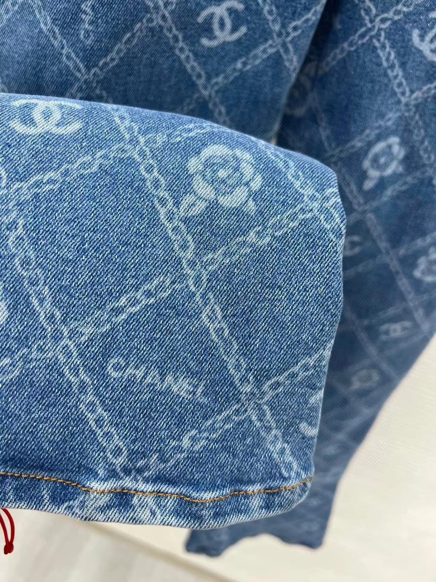 Neue, bedruckte Schlagjeans mit vollständiger Überzug