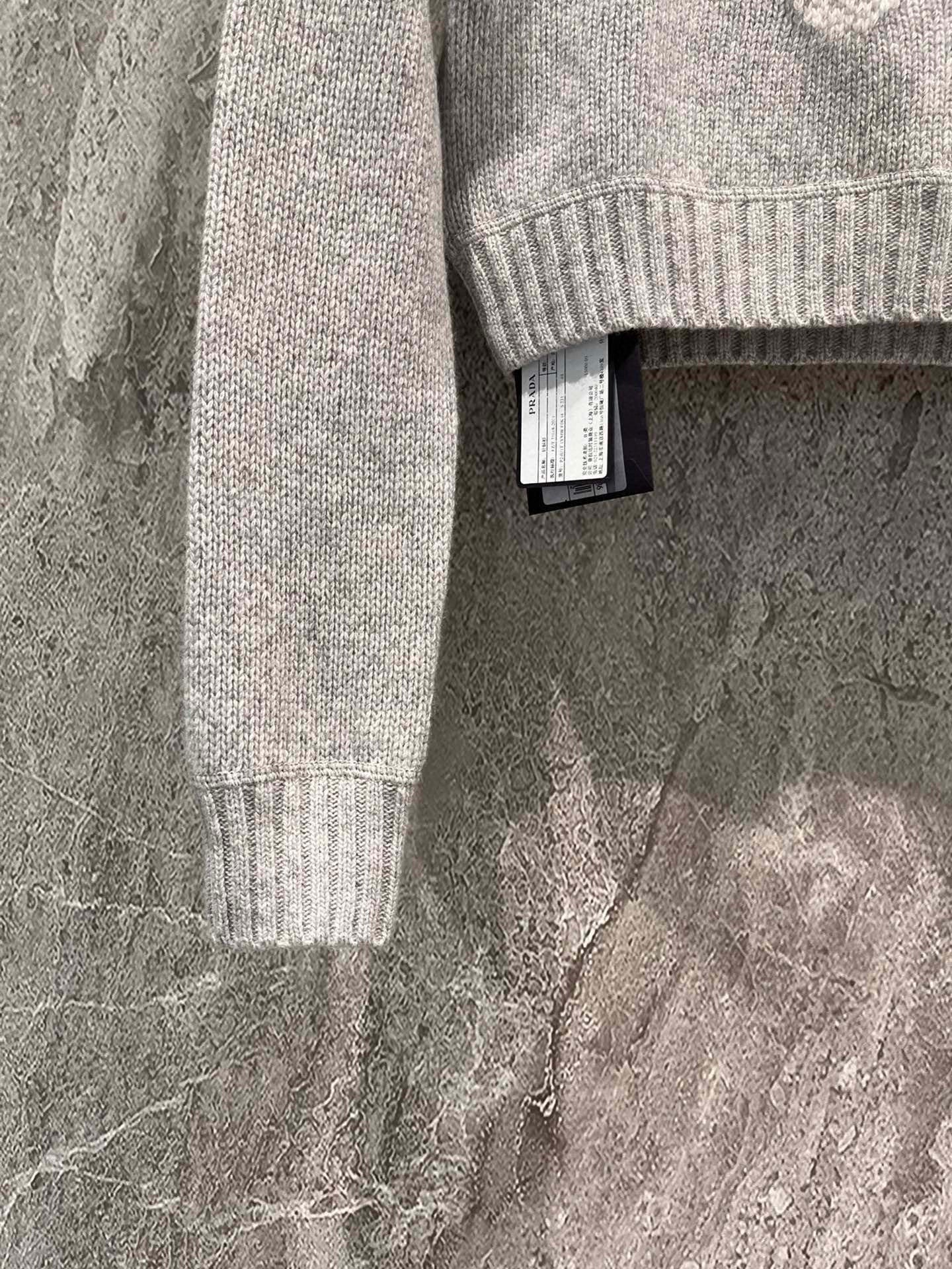 Neue Buchstaben gestrickte Langarm