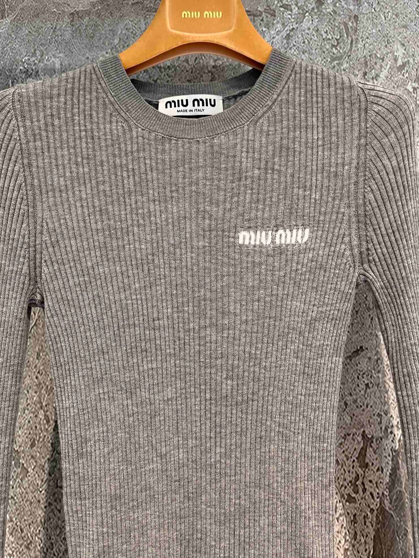 Neue Buchstaben gestrickte Langarm