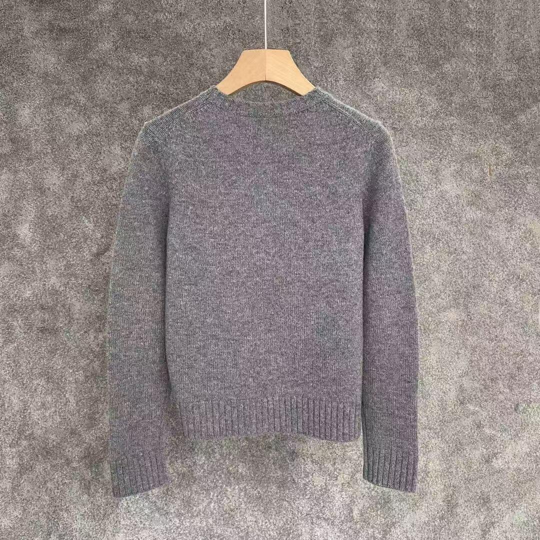 Neuer Strickpullover mit Buchstaben und langen Ärmeln