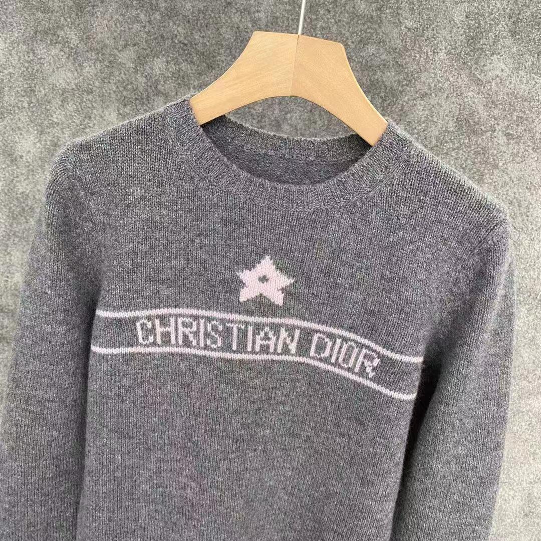 Neuer Strickpullover mit Buchstaben und langen Ärmeln