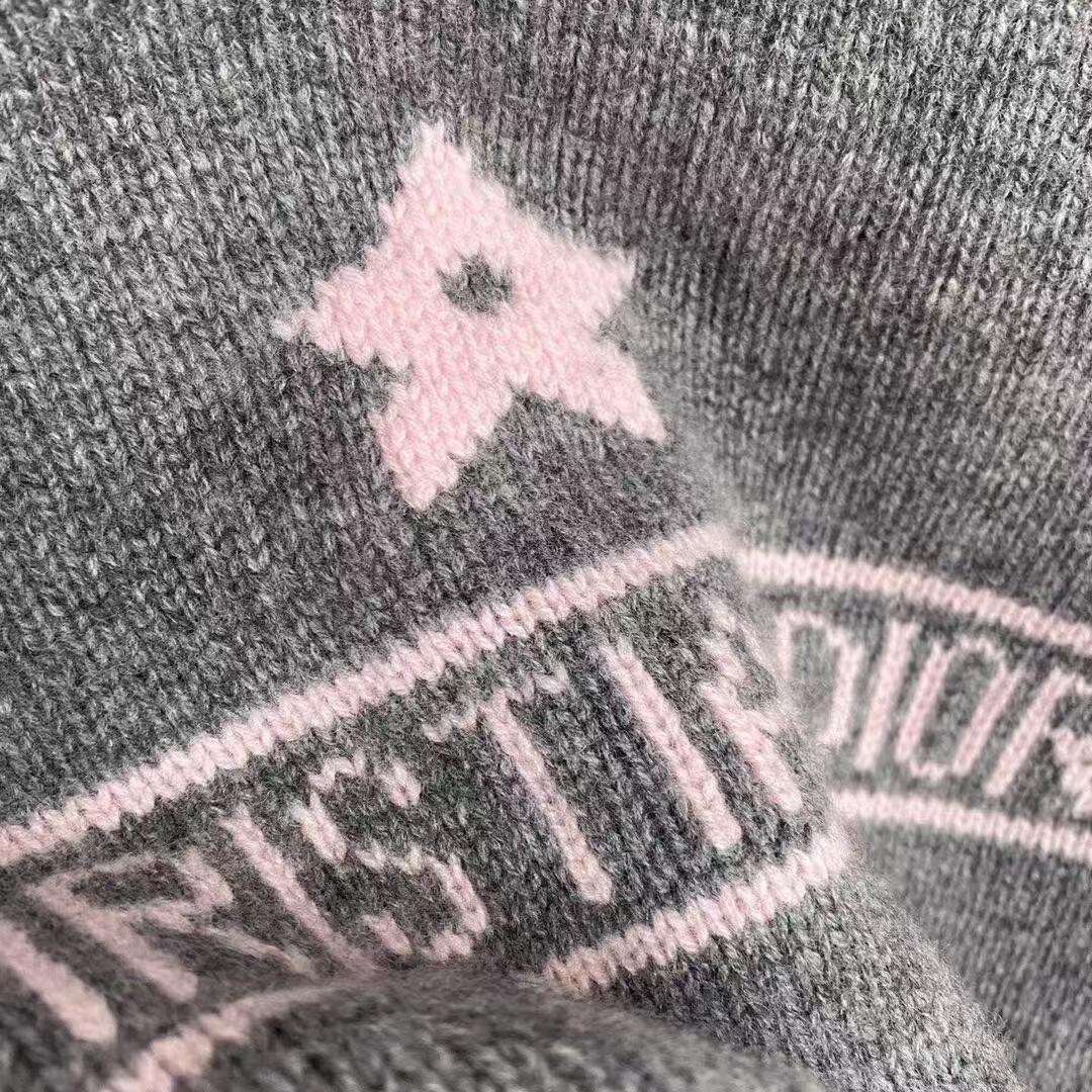 Neuer Strickpullover mit Buchstaben und langen Ärmeln