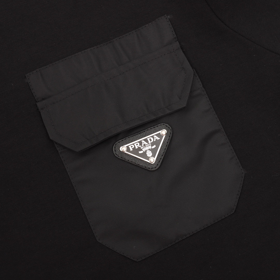 Sweat-shirt ras du cou avec poche poitrine