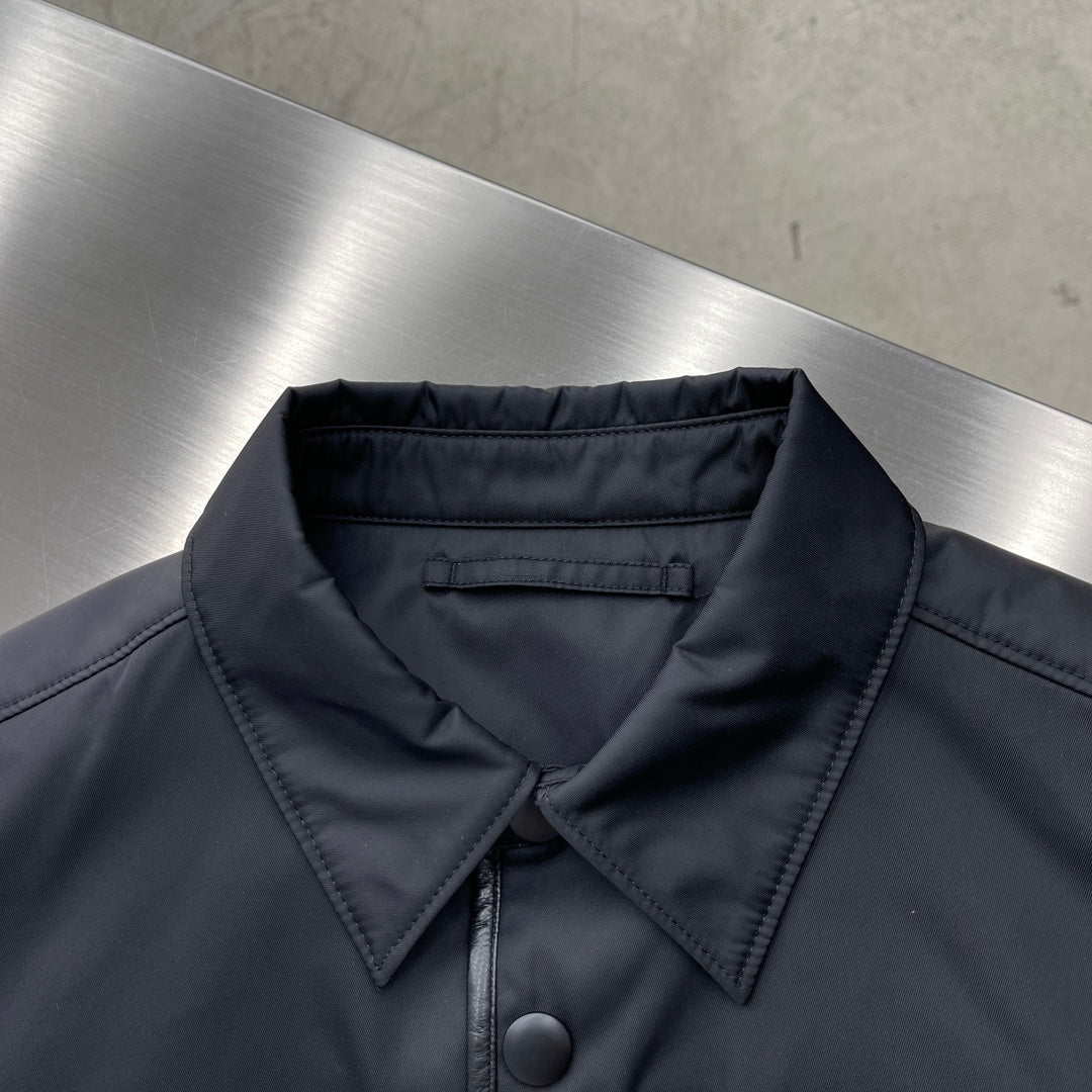 Reversjacke im Utility-Stil aus recyceltem Nylon mit Tasche