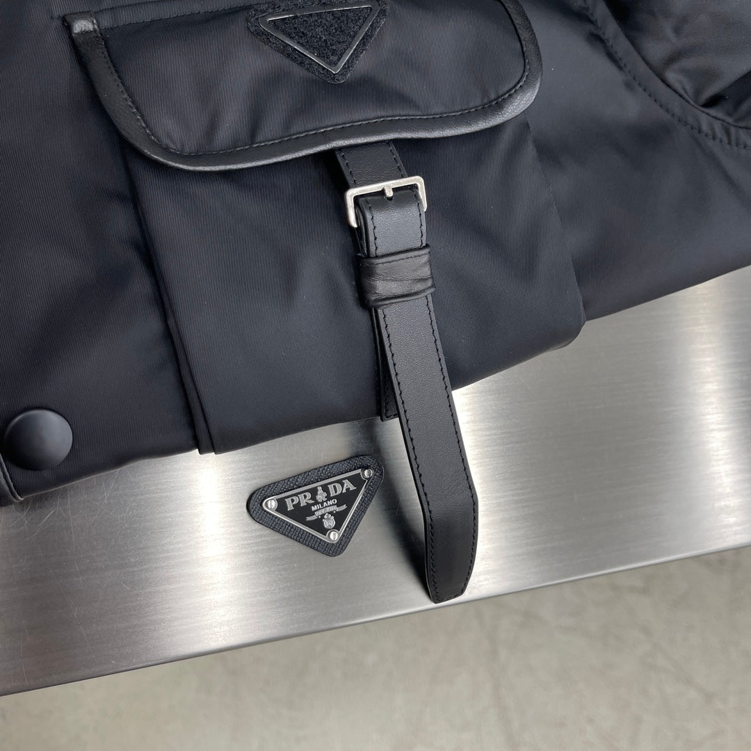 Reversjacke im Utility-Stil aus recyceltem Nylon mit Tasche