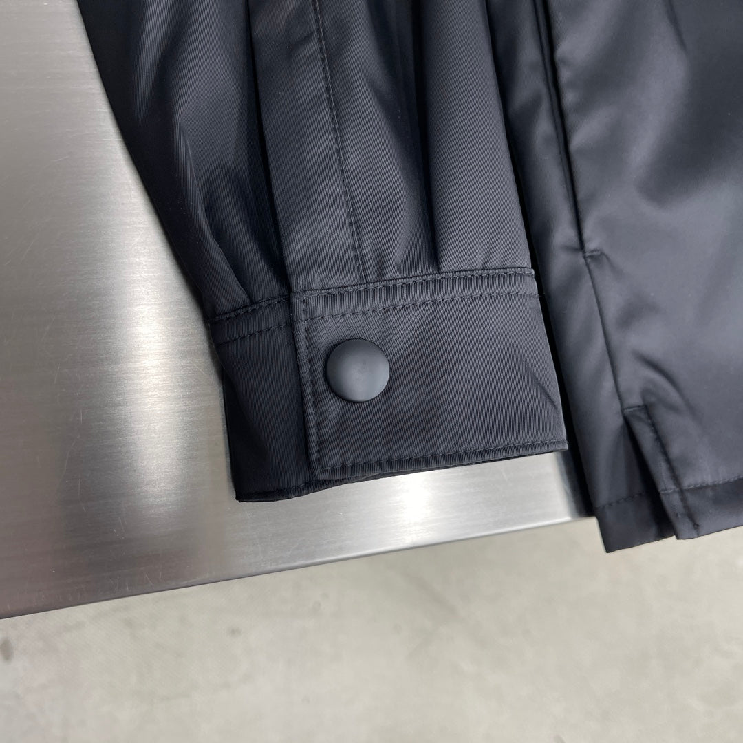 Reversjacke im Utility-Stil aus recyceltem Nylon mit Tasche