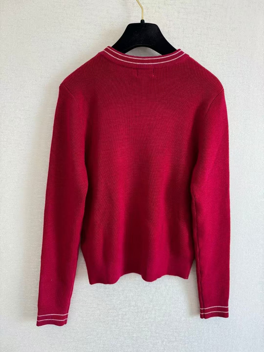 Langarmpullover mit neuem Logo