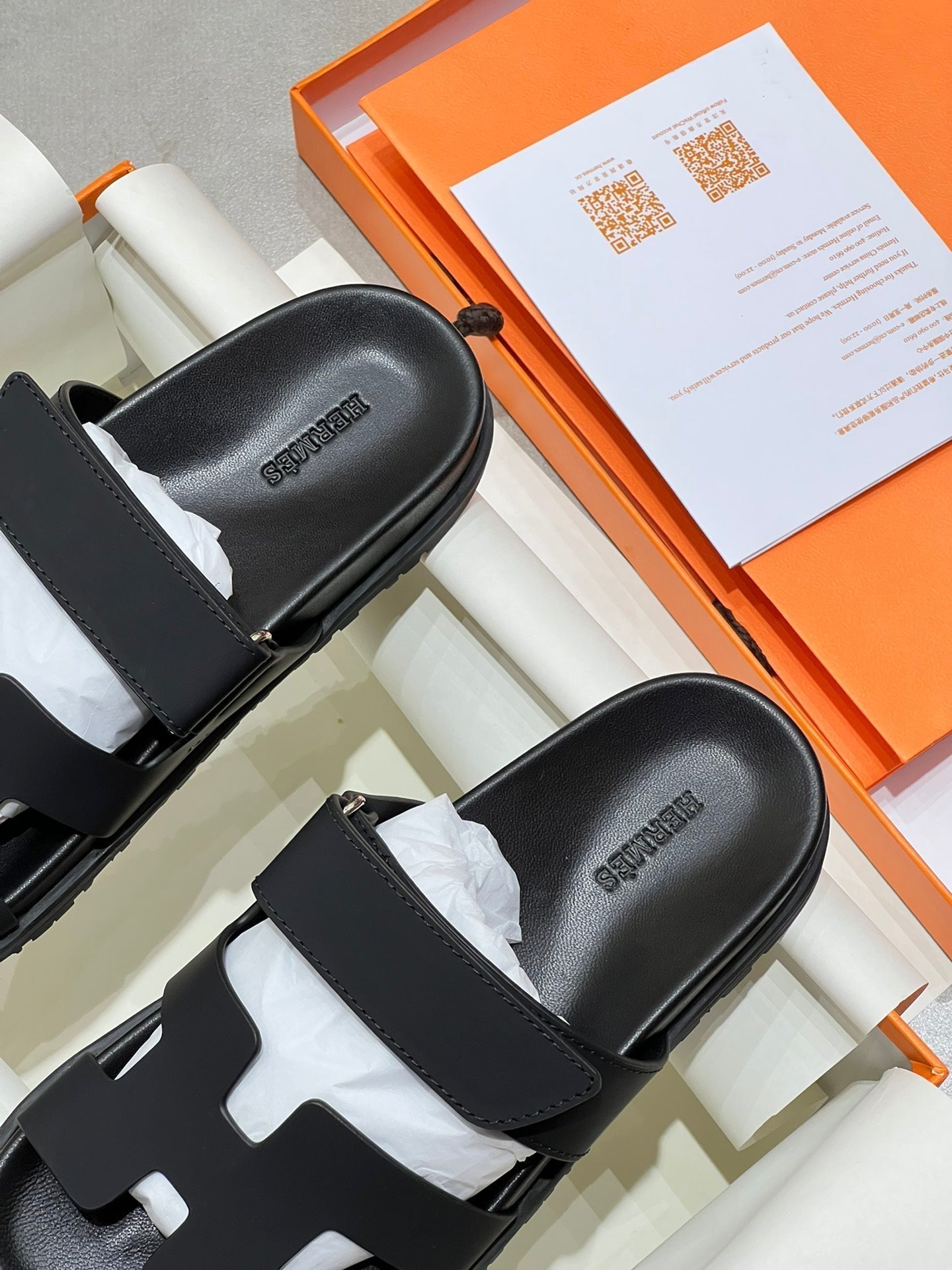 Les chaussures du deuxième oncle du couple extrêmement populaire