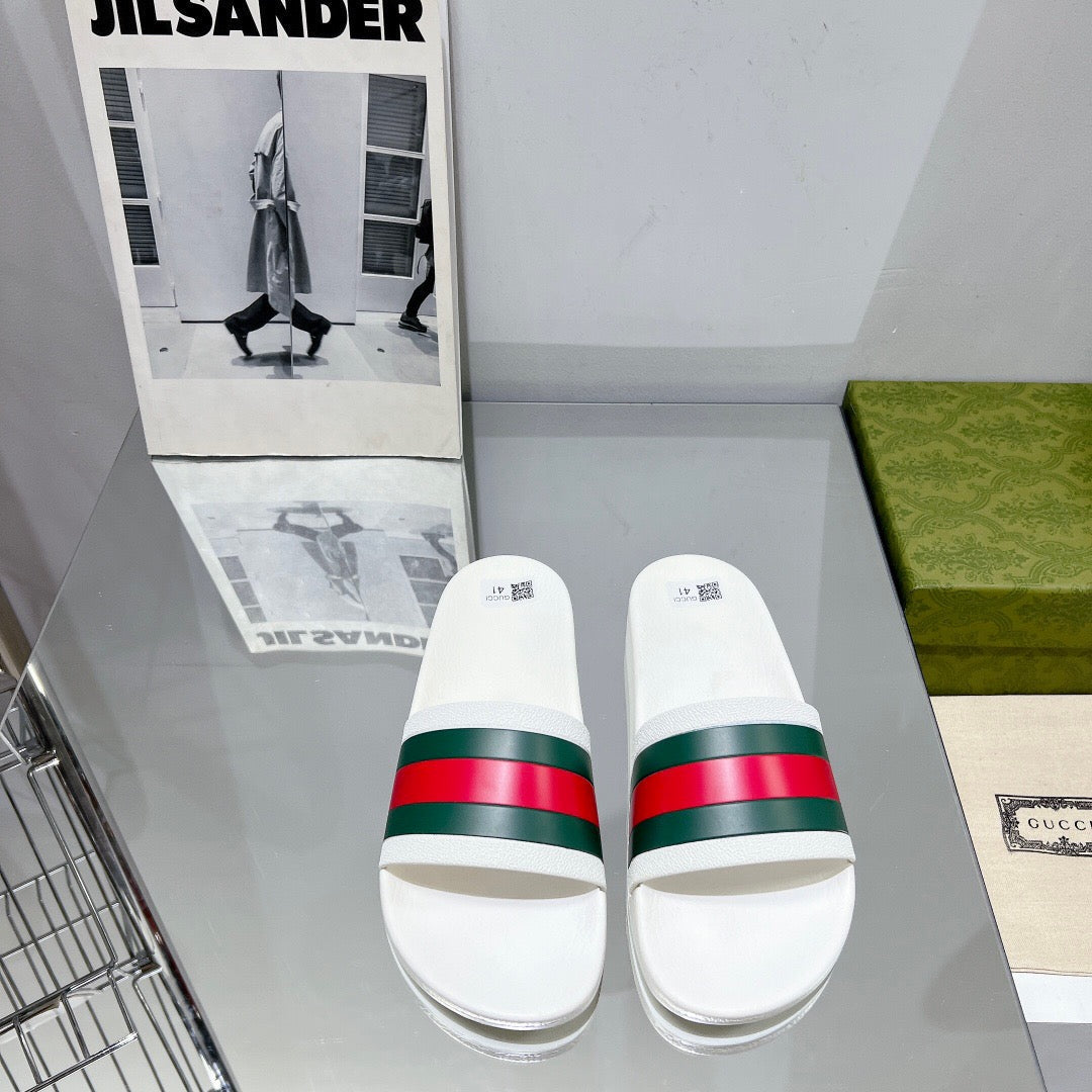 Chaussons à enfiler en sangle