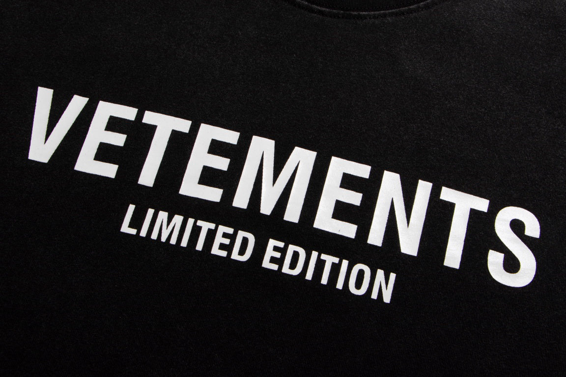 Neuartiger gewaschener Kurzarm mit bedruckter Brust