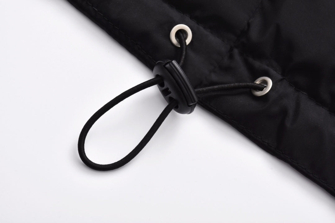 Daunenjacke mit reflektierendem Gurtband