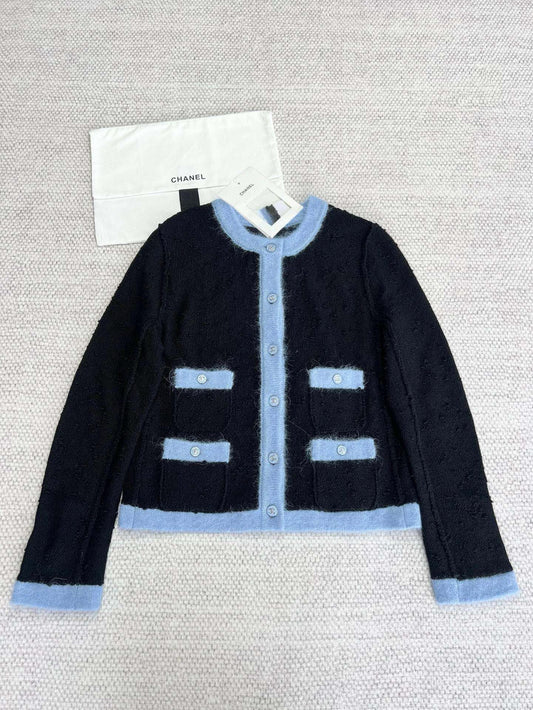 Cardigan bleu contrasté