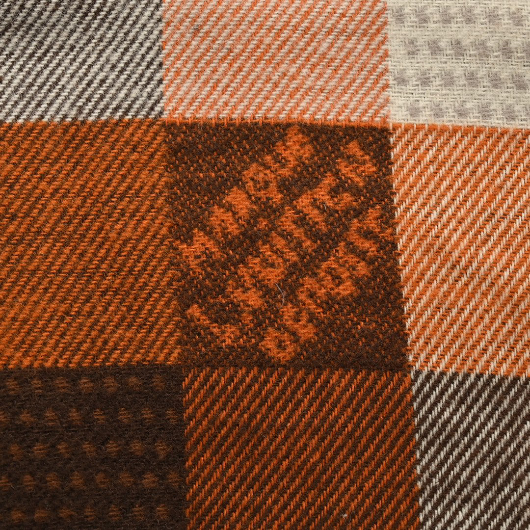 Orangefarbener Jacquard mit Schachbrettmuster