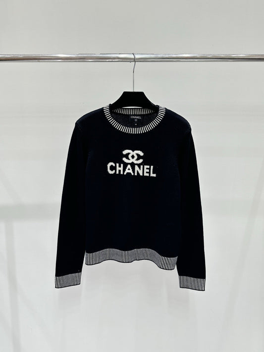 Vertical stripe knitted round neck long sleeves