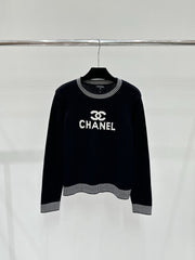 Vertical stripe knitted round neck long sleeves