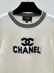 Vertical stripe knitted round neck long sleeves