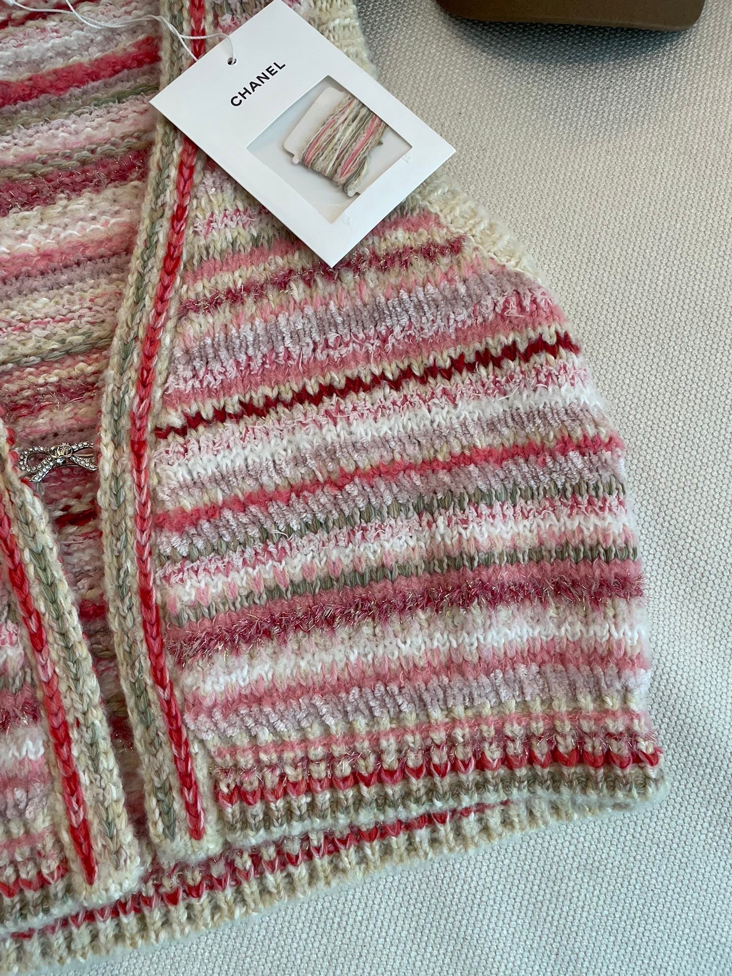Gilet en tricot à rayures de couleur unie