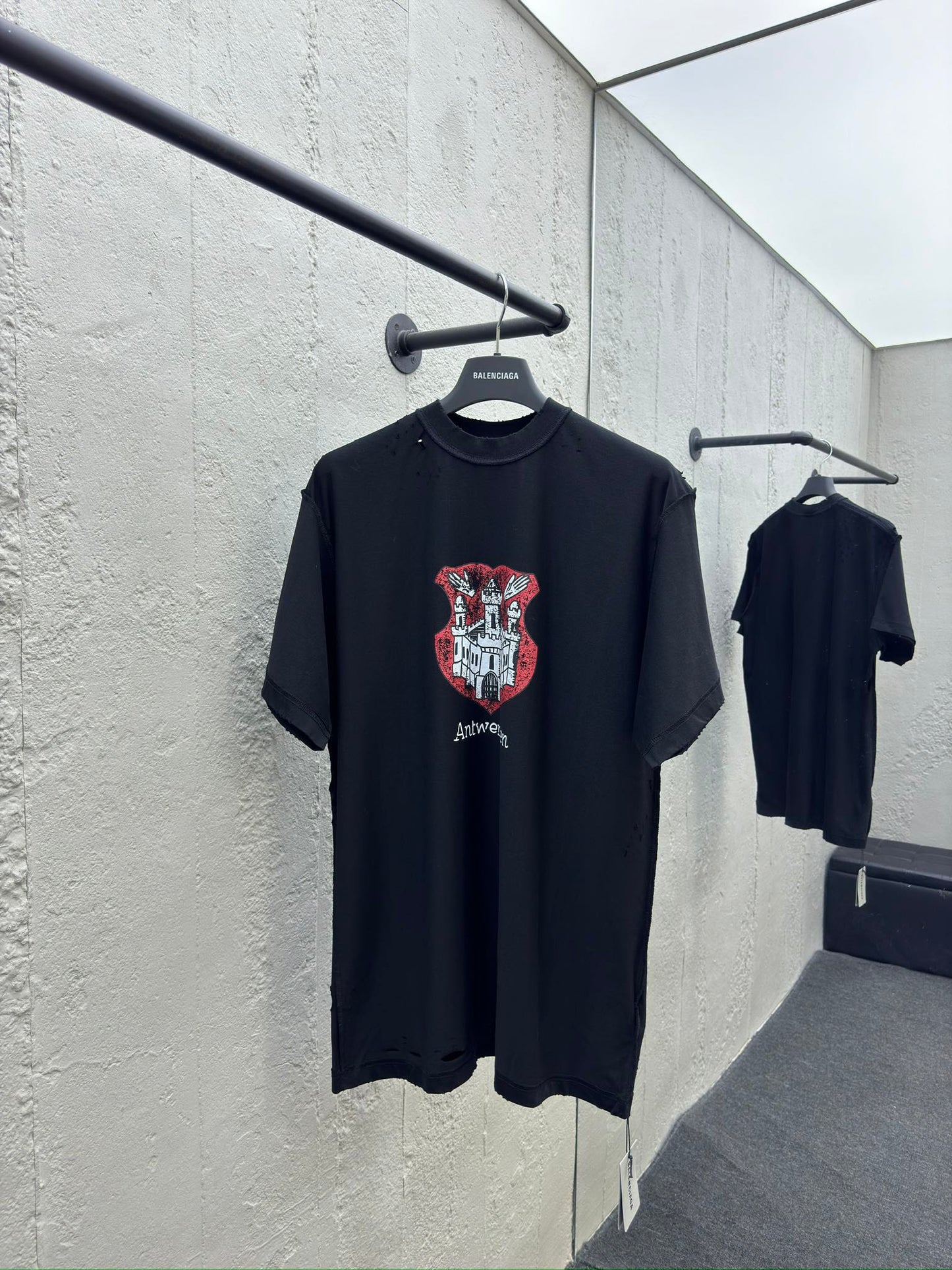 T-shirt à manches courtes avec motif château en détresse