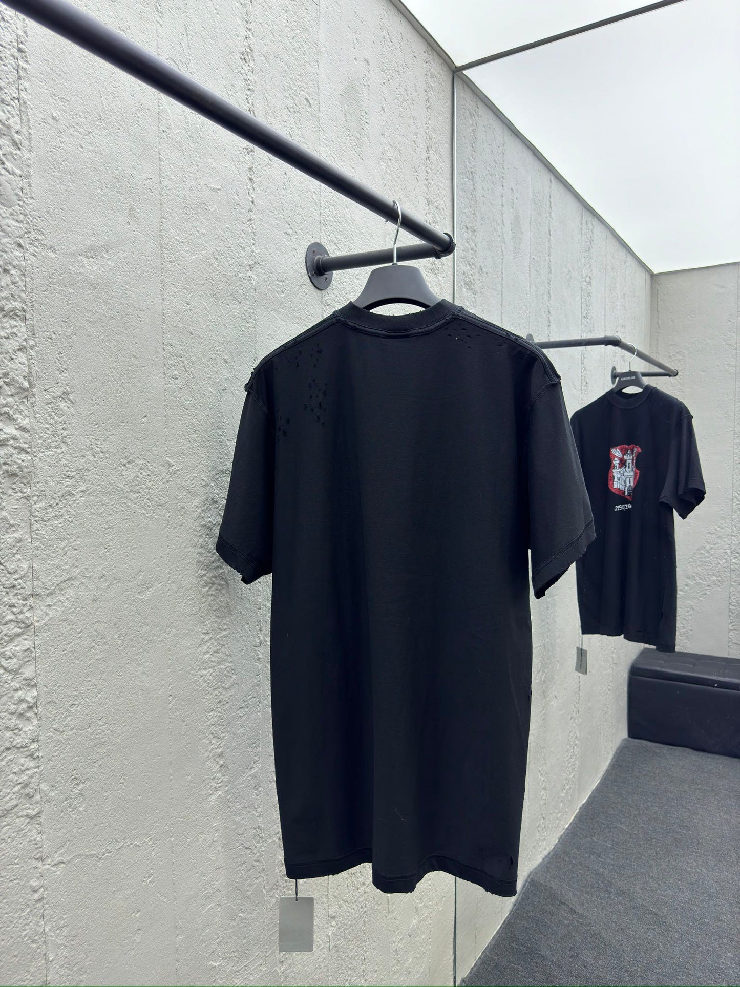 T-shirt à manches courtes avec motif château en détresse