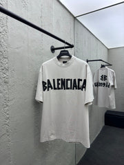 T-shirt avec ruban de masquage