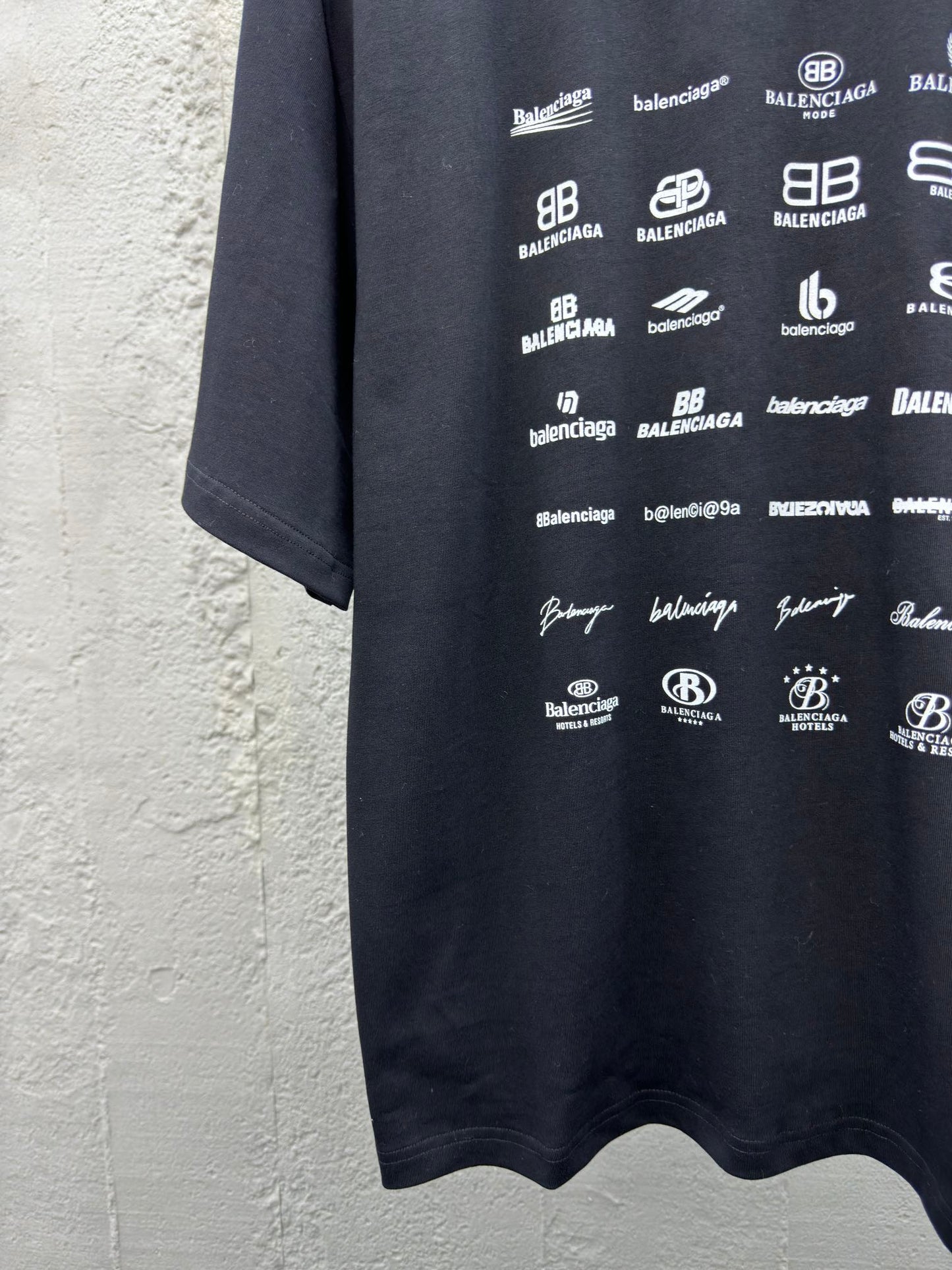 Manches courtes entièrement imprimées avec LOGO sur le devant et le dos