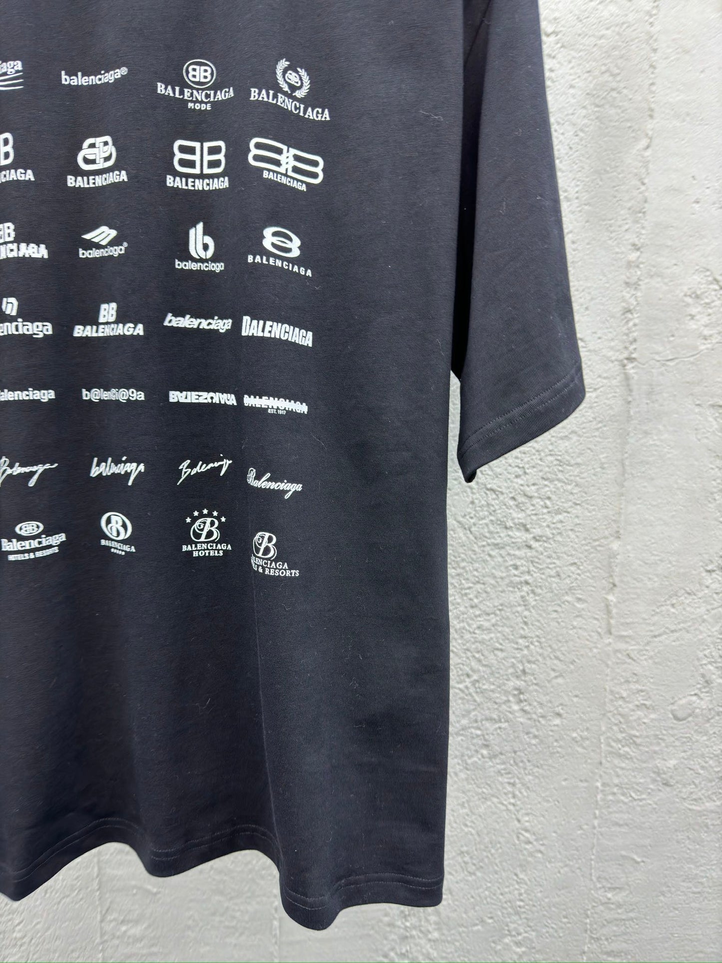 Manches courtes entièrement imprimées avec LOGO sur le devant et le dos