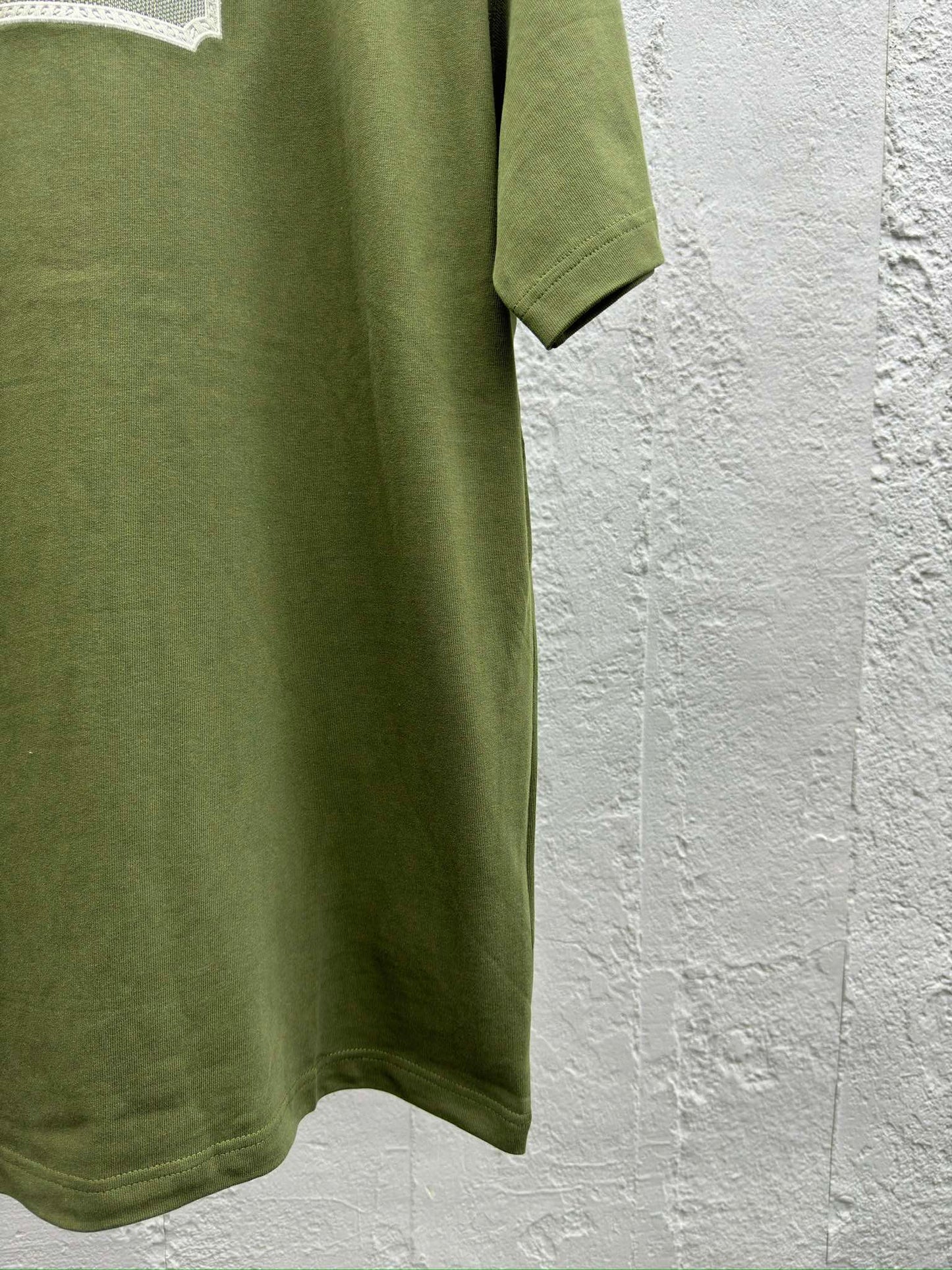 Manches courtes avec logo brodé hydrosoluble