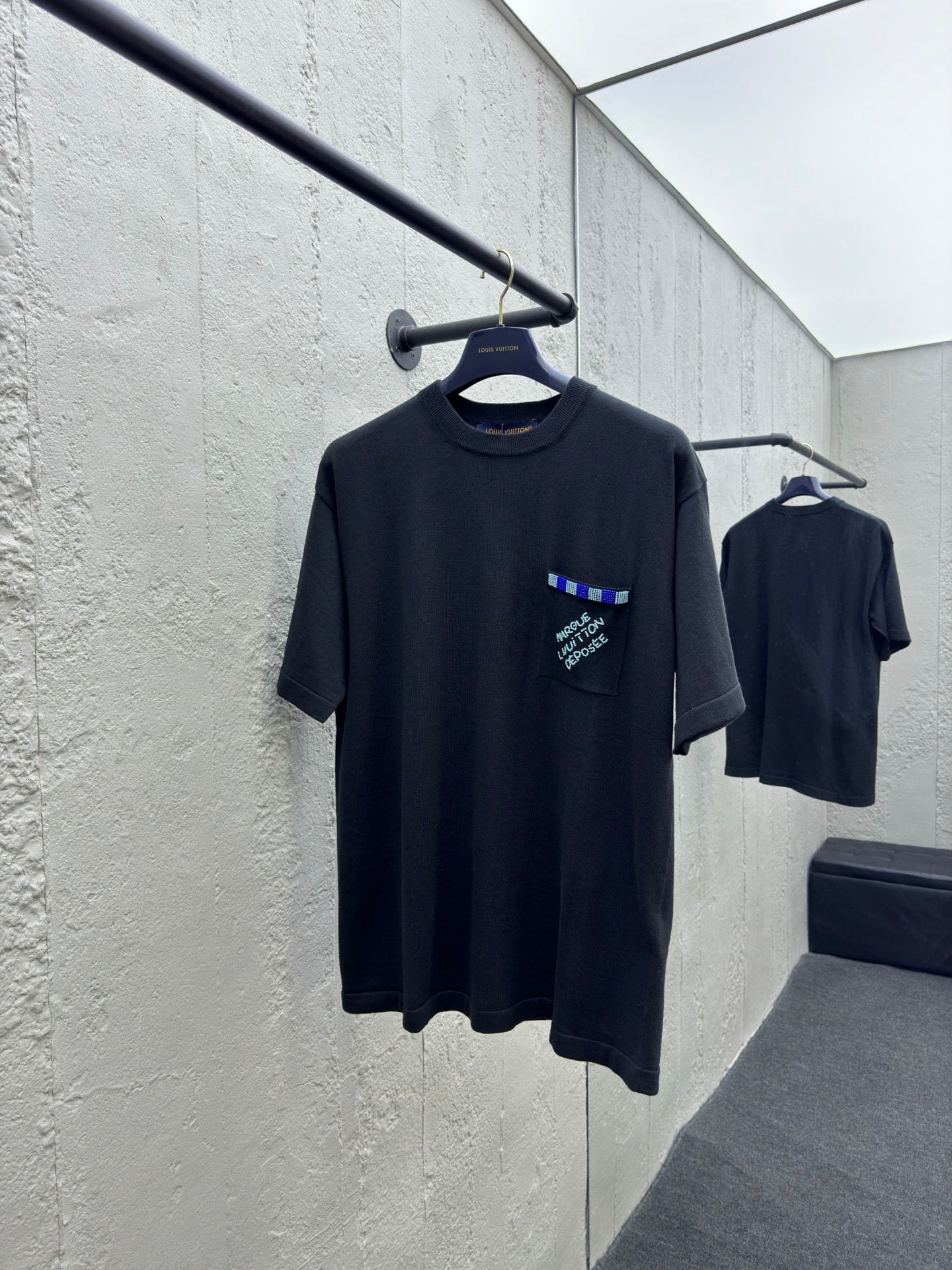 poche poitrine brodée de perles manches courtes