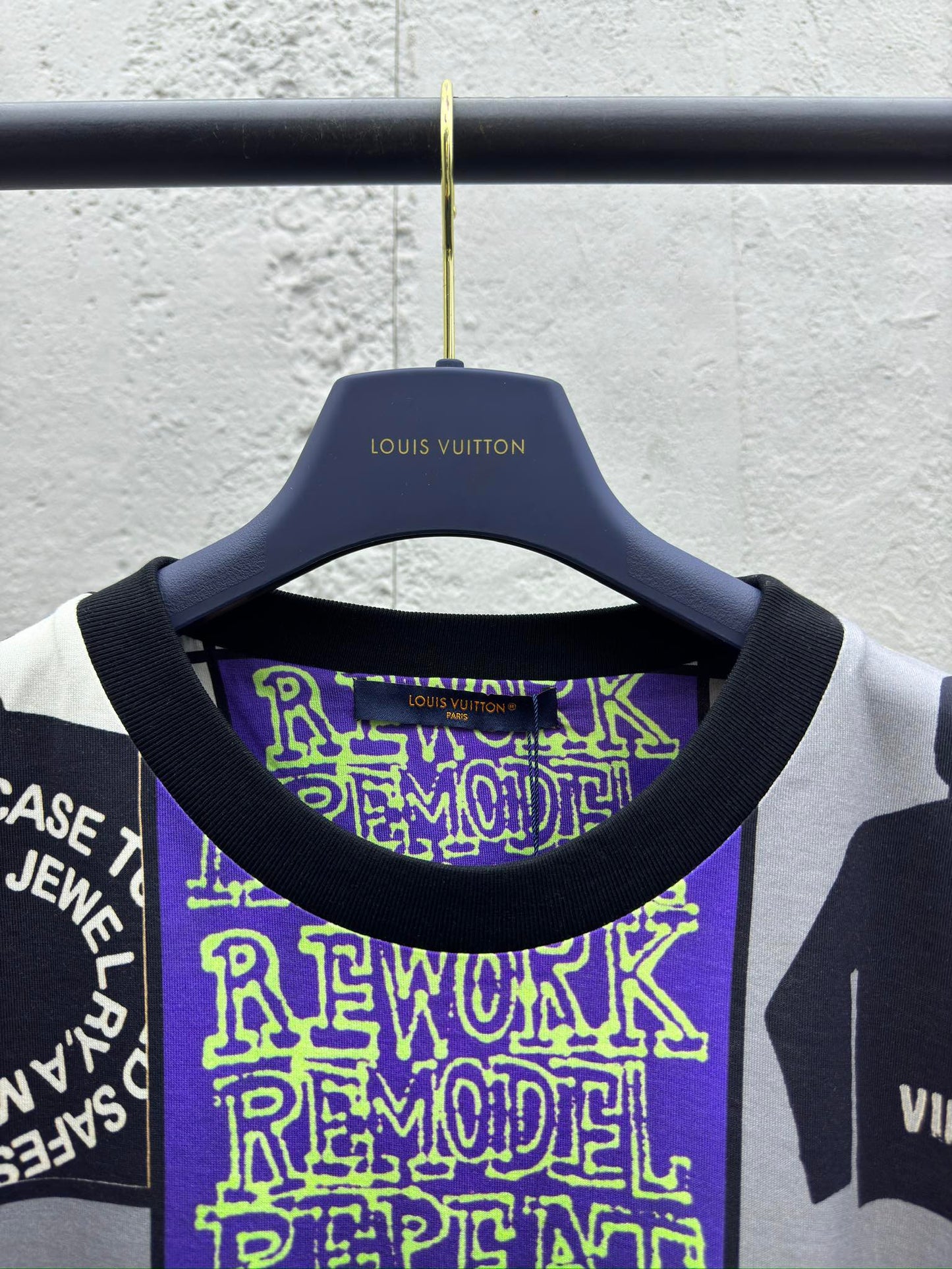 kariertes Logo, mehrere Muster, kurze Ärmel