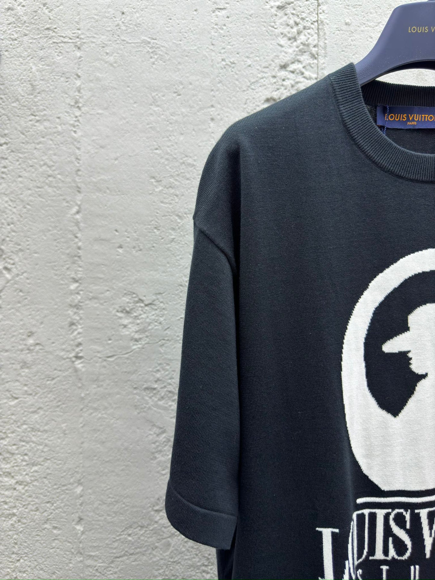 Portrait noir et blanc manches courtes