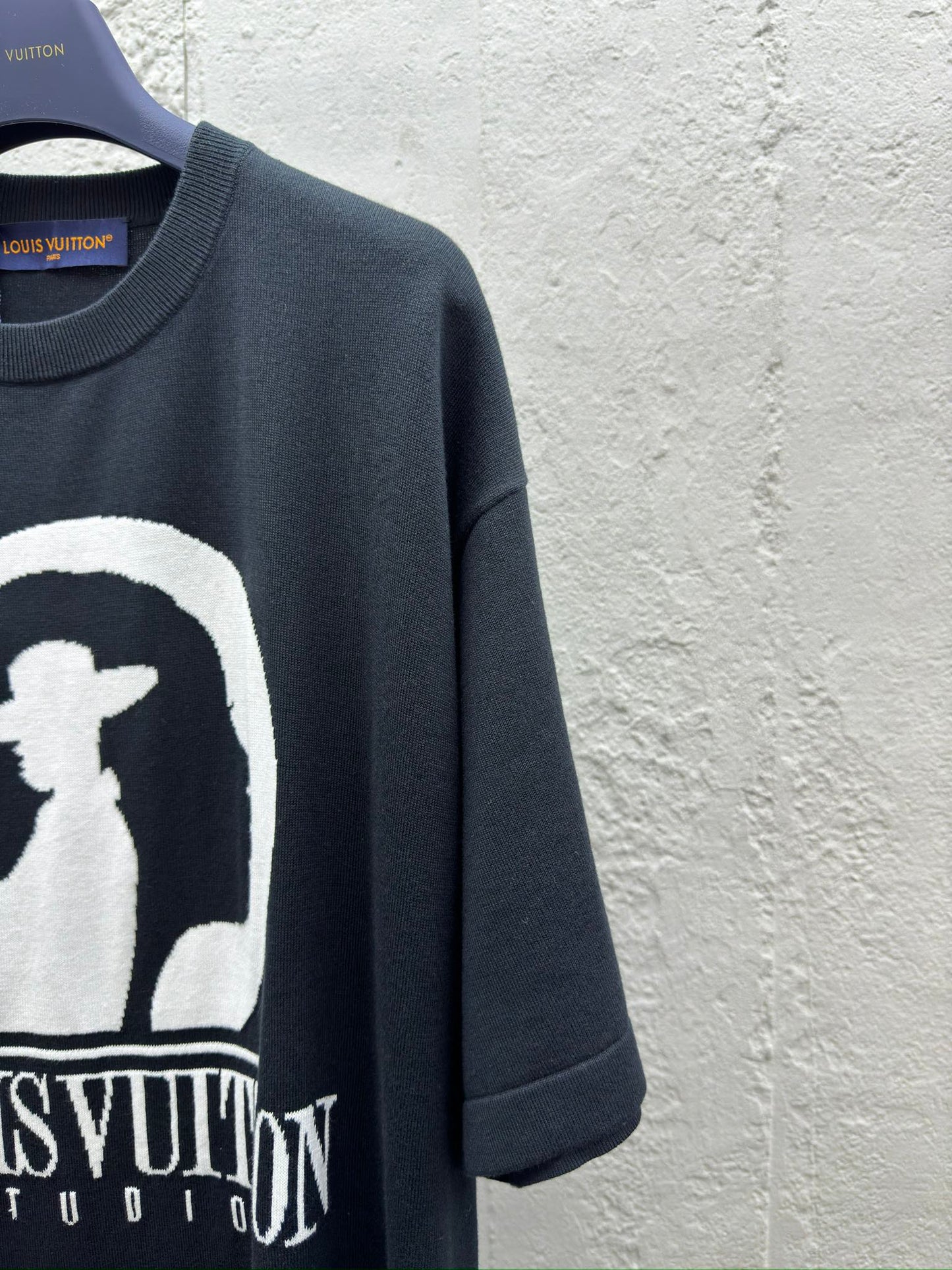 Portrait noir et blanc manches courtes