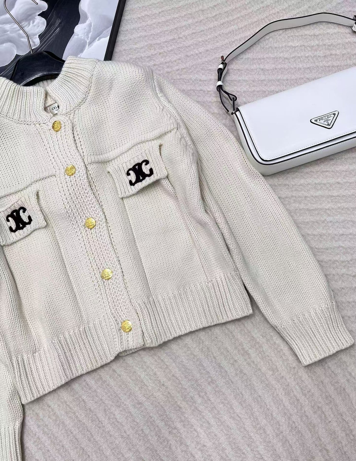 Neue Strickpulloverjacke