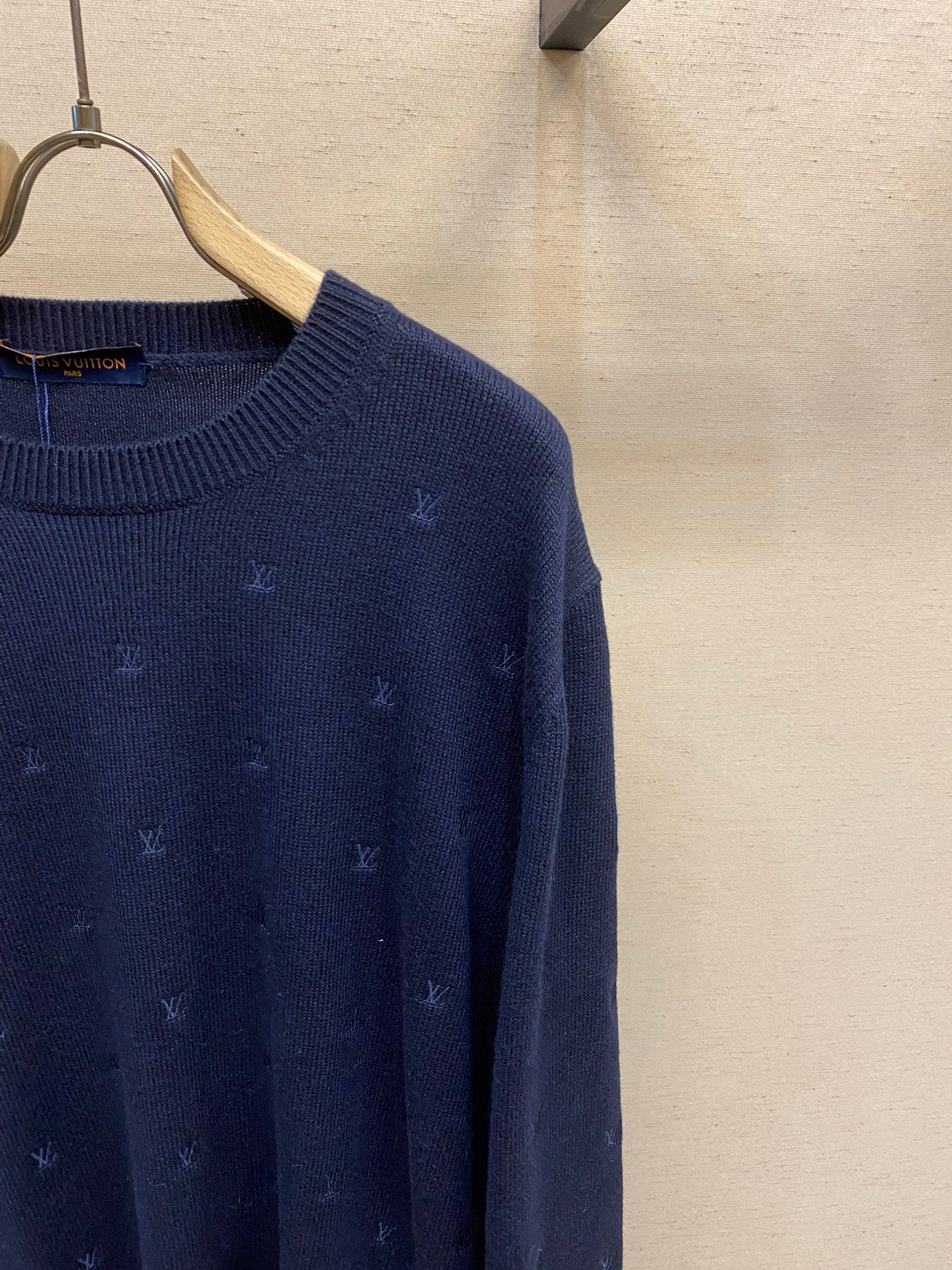 Pullover mit Rundhalsausschnitt und kleinem Logo-Stickerei 