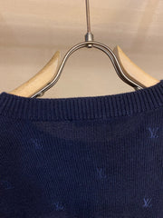 Pullover mit Rundhalsausschnitt und kleinem Logo-Stickerei 