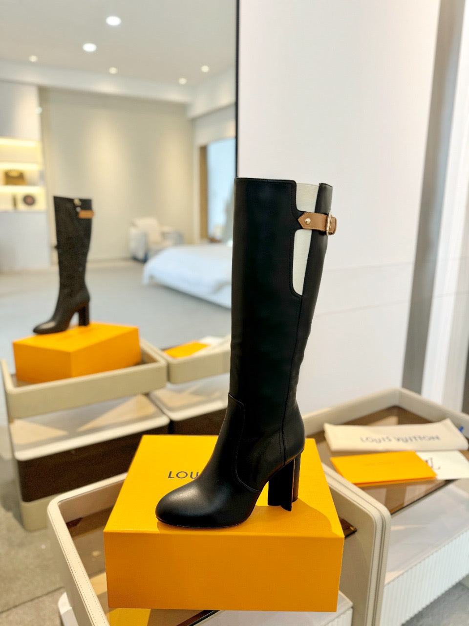 Schlichte Stiefel mit quadratischem Absatz und hohem Absatz