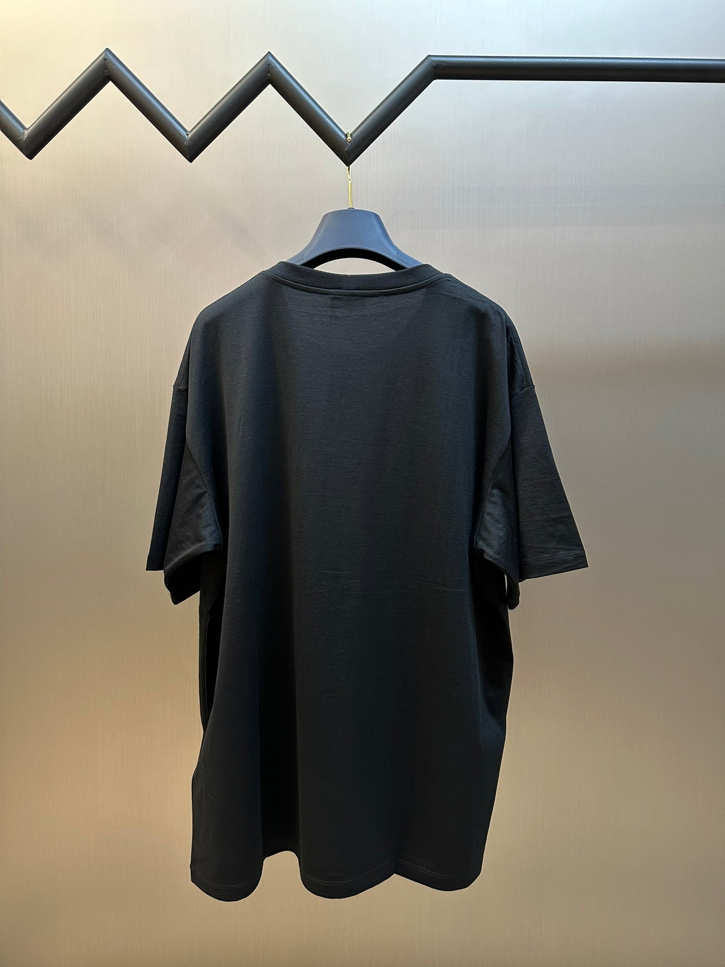 imprimé lettre craquelée manches courtes