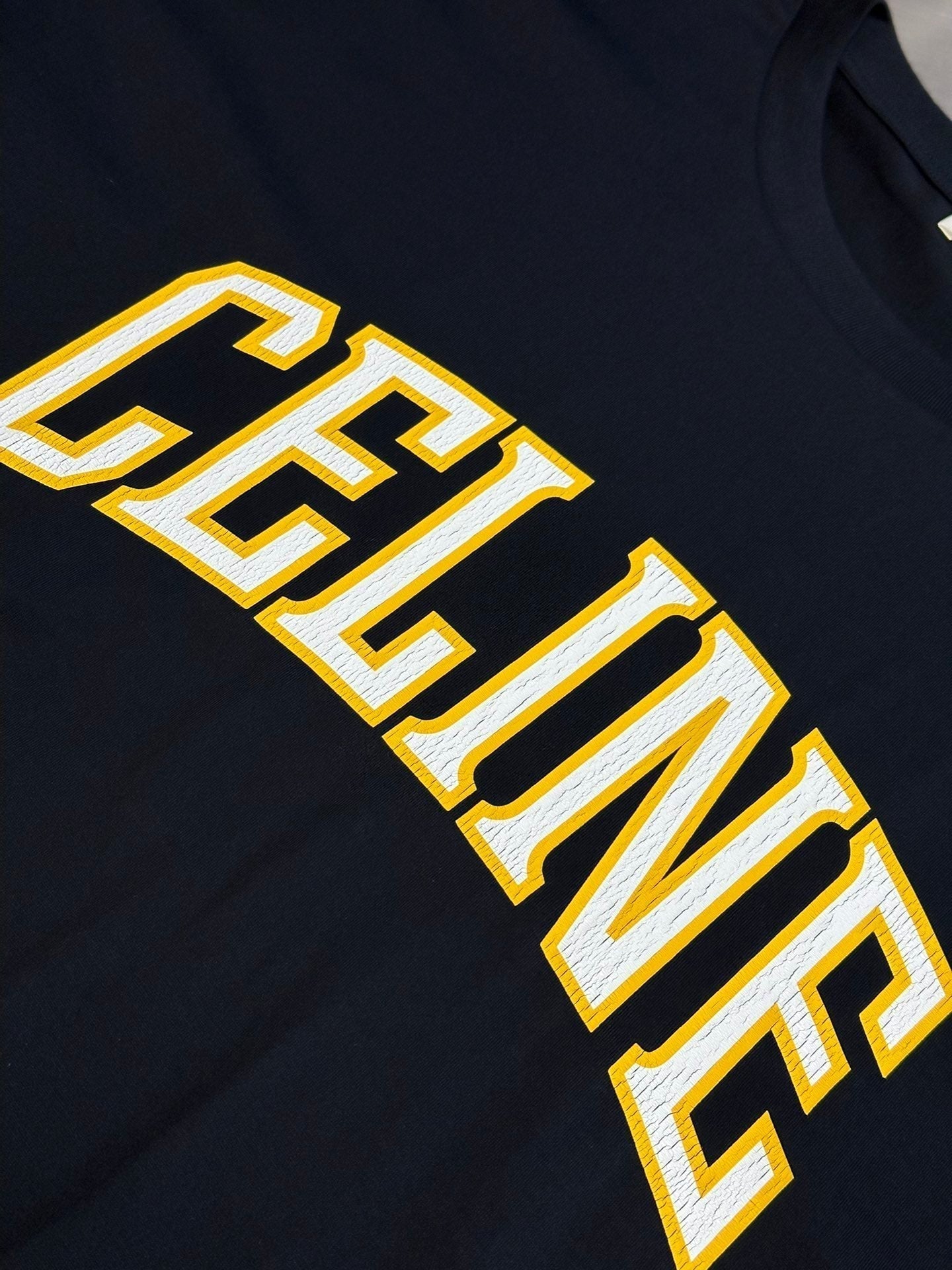 imprimé lettre craquelée manches courtes