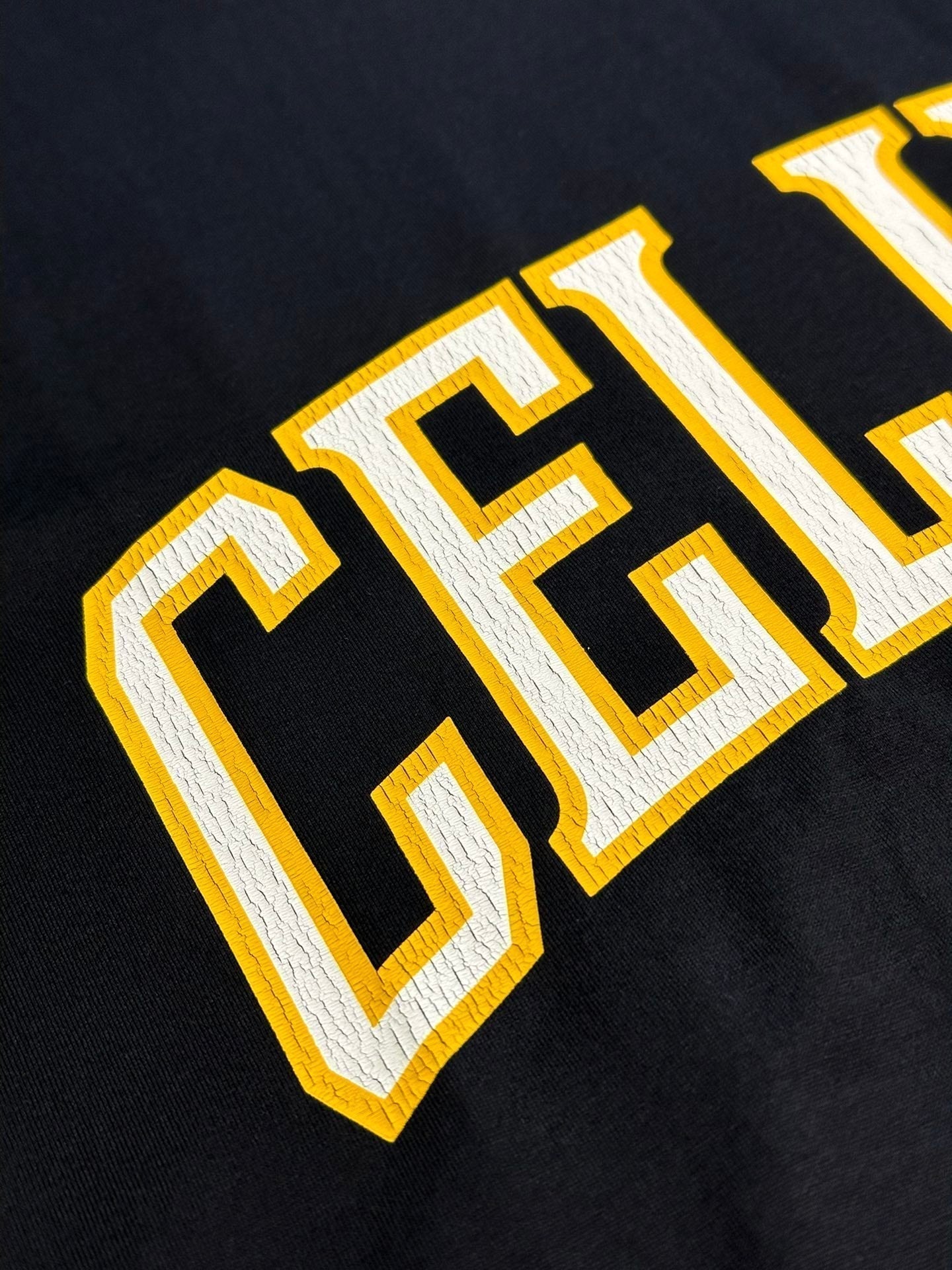 imprimé lettre craquelée manches courtes