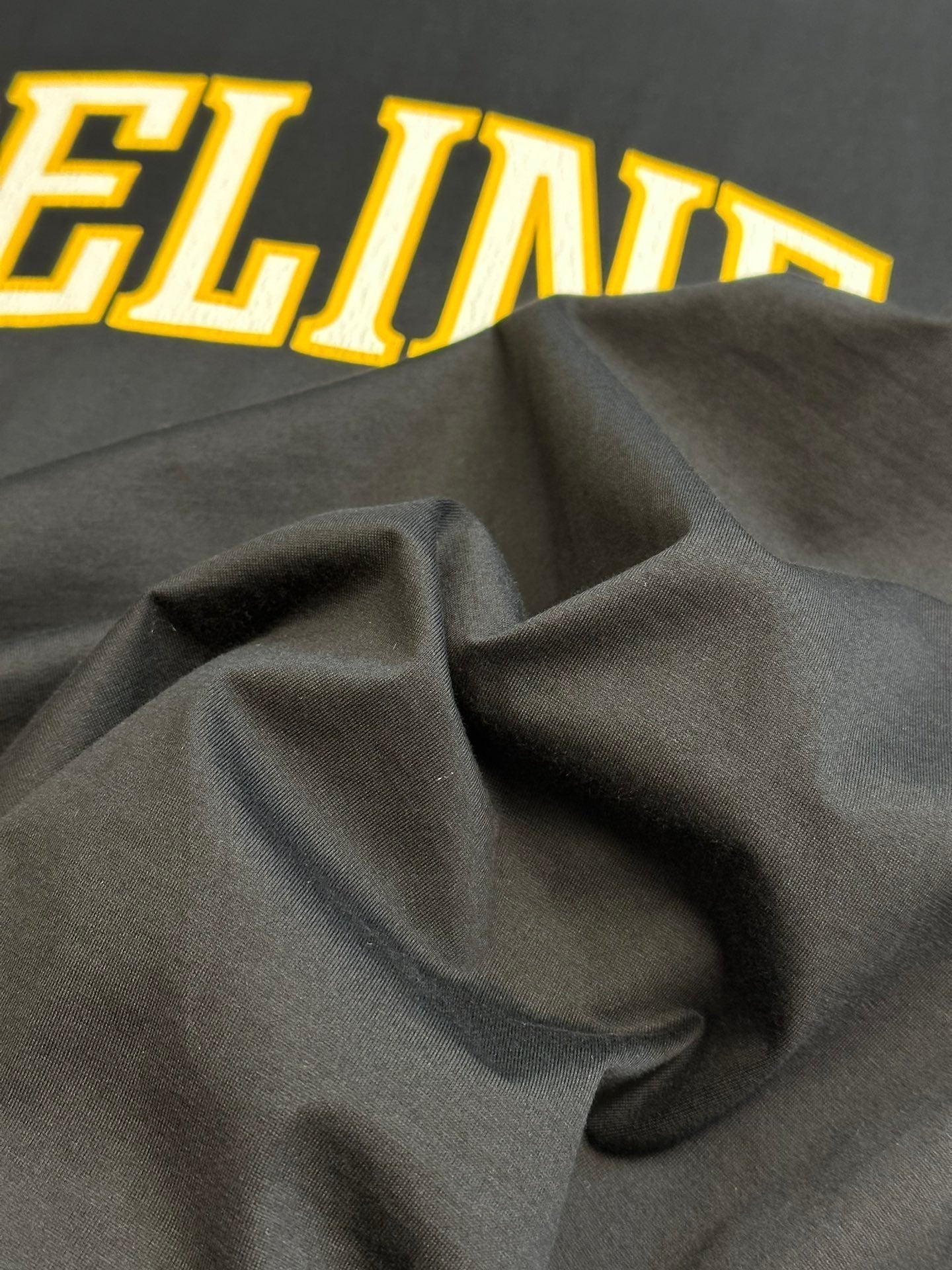 imprimé lettre craquelée manches courtes