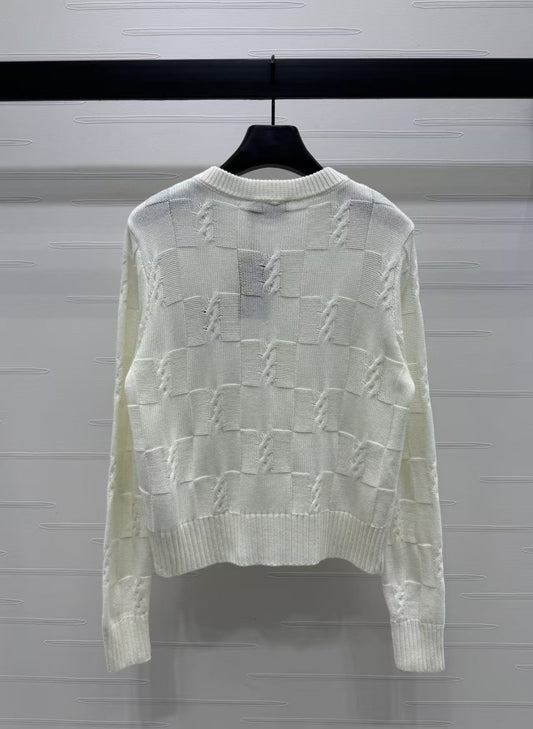 Neuer Strickcardigan mit langen Ärmeln und Buchstabenlogo