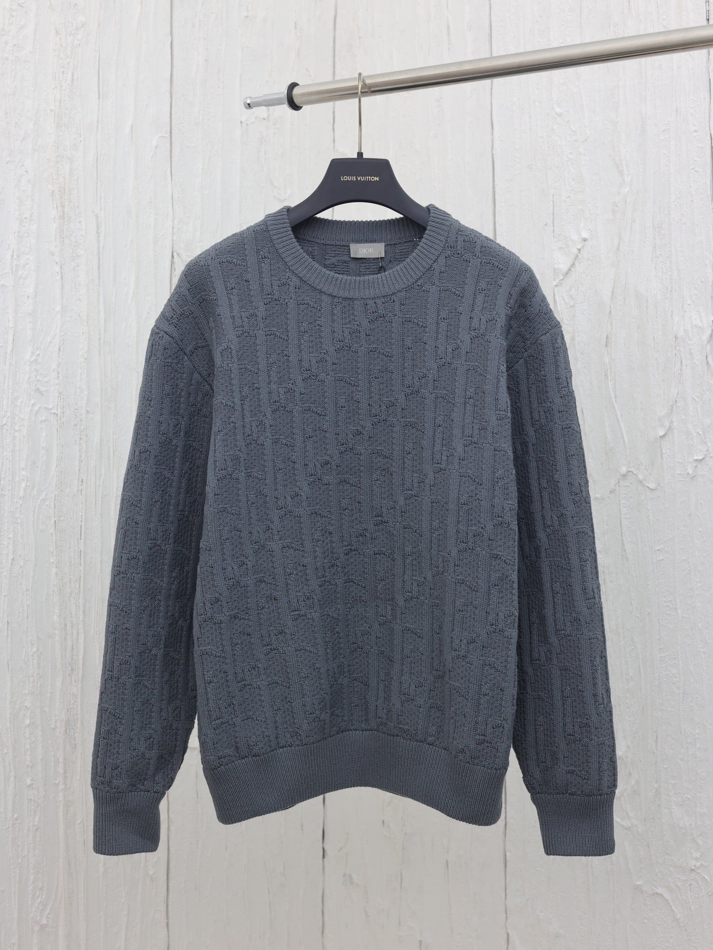 Schräger Pullover mit Blumenmuster 